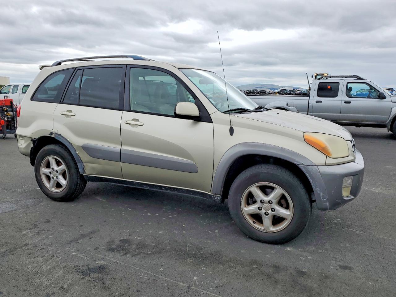 2001 TOYOTA RAV 4 — VIN JTEHH20V410068835 — photo 4